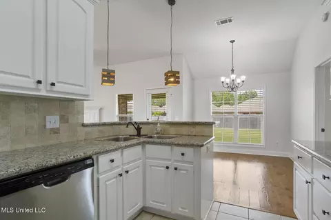Kitchen - 116 Windy Holw, Madison, MS 39110 photo 2 of 2