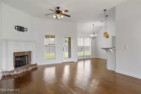 Living - 116 Windy Holw, Madison, MS 39110 photo 1 of 3
