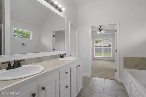 Bath - 116 Windy Holw, Madison, MS 39110 photo 2 of 3