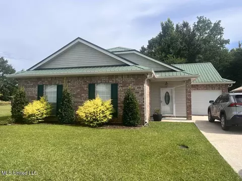 206 Teddy Ln, Picayune, MS 39466