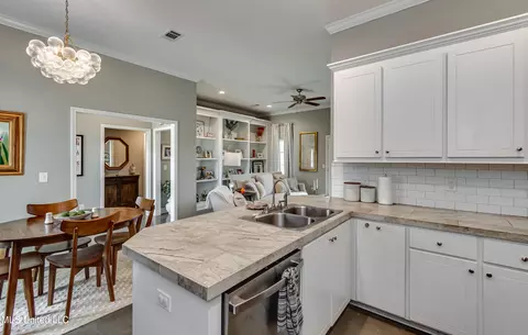 Kitchen - 914 Filmore Dr, Brandon, MS 39042 photo 5 of 6