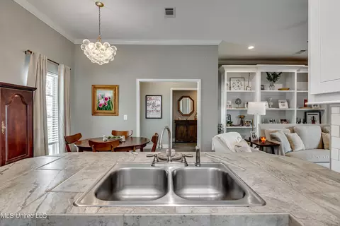 Kitchen - 914 Filmore Dr, Brandon, MS 39042 photo 6 of 6