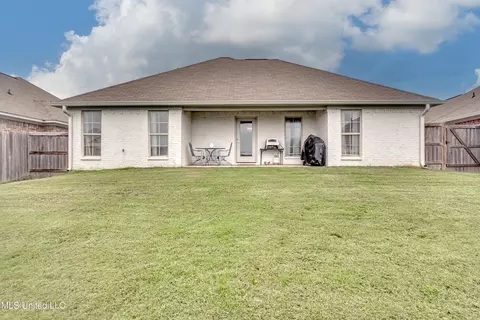 Exterior - 914 Filmore Dr, Brandon, MS 39042 photo 6 of 7