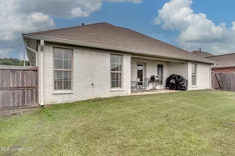 Exterior - 914 Filmore Dr, Brandon, MS 39042 photo 5 of 7