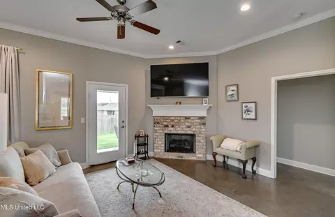 Living - 914 Filmore Dr, Brandon, MS 39042 photo 3 of 5