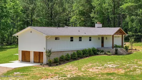 2794 Simpson Hwy 13, Mendenhall, MS 39114