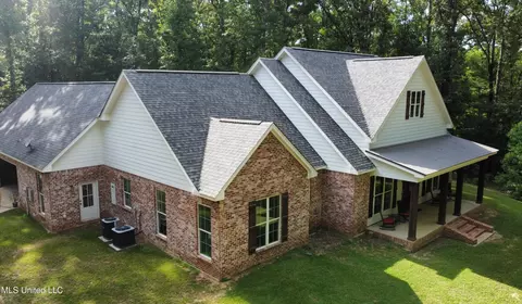 1425 Pine Hill Dr, Raymond, MS 39154