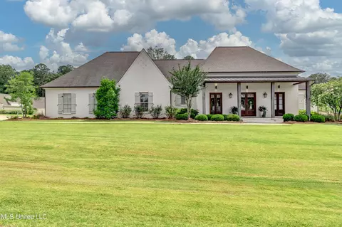 105 Longleaf Ln, Madison, MS 39110