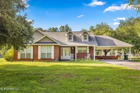 6825 Whites Farm Rd, Lucedale, MS 39452