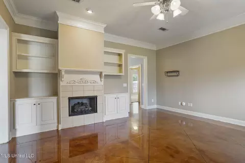 Living - 153 Regatta Dr, Brandon, MS 39047 photo 2 of 3