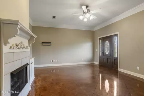 Living - 153 Regatta Dr, Brandon, MS 39047 photo 3 of 3