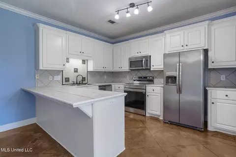 Kitchen - 153 Regatta Dr, Brandon, MS 39047 photo 1 of 3