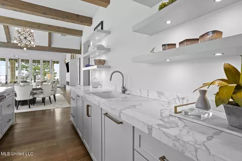 Kitchen - 150 Old Trace Rd, Madison, MS 39110 photo 4 of 6