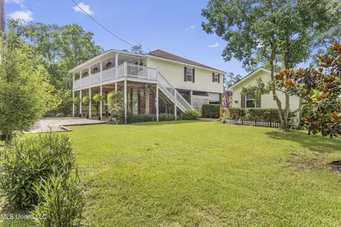 4057 Pacific St, Bay Saint Louis, MS 39520