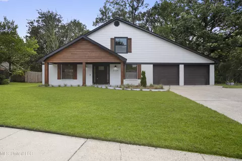 2724 Walton Dr, Ocean Springs, MS 39564