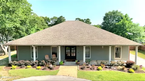 8312 Clamshell Ave, Ocean Springs, MS 39564