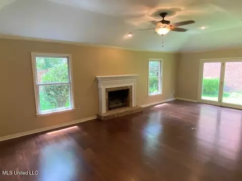 Living - 14 Robinwood Pl, Jackson, MS 39211 photo 1 of 2