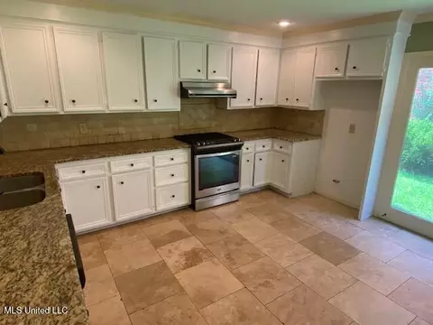 Kitchen - 14 Robinwood Pl, Jackson, MS 39211 photo 1 of 2