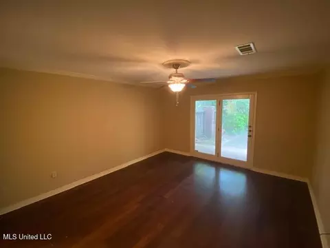 Living - 14 Robinwood Pl, Jackson, MS 39211 photo 2 of 2