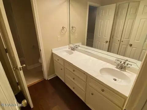 Bath - 14 Robinwood Pl, Jackson, MS 39211 photo 3 of 5