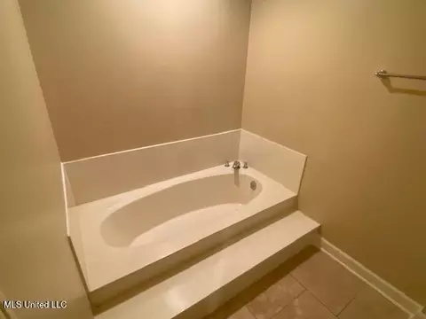 Bath - 14 Robinwood Pl, Jackson, MS 39211 photo 4 of 5
