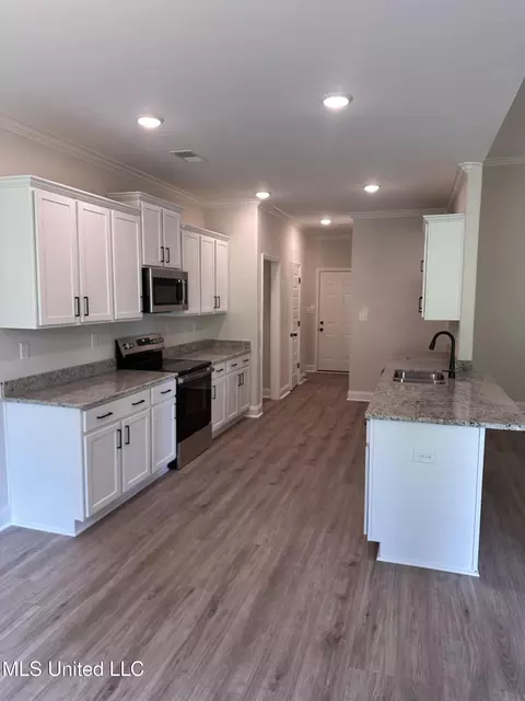 Kitchen - 864 Andys Way, Hernando, MS 38632 photo 1 of 5
