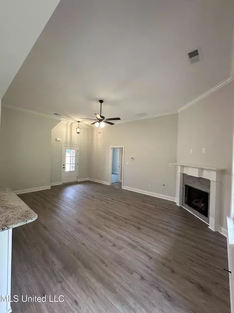 Living - 864 Andys Way, Hernando, MS 38632 photo 2 of 5