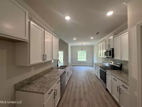Kitchen - 864 Andys Way, Hernando, MS 38632 photo 5 of 5