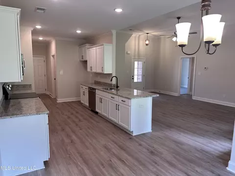 Kitchen - 864 Andys Way, Hernando, MS 38632 photo 2 of 5