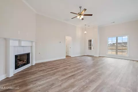 Living - 896 Andys Way, Hernando, MS 38632 photo 4 of 4