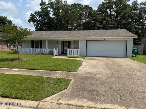 105 Leigh Cir, Ocean Springs, MS 39564