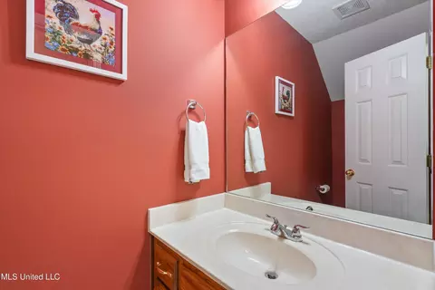 Bath - 1283 Caleb Ln, Coldwater, MS 38618 photo 4 of 4