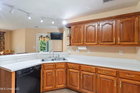 Kitchen - 1283 Caleb Ln, Coldwater, MS 38618 photo 4 of 4