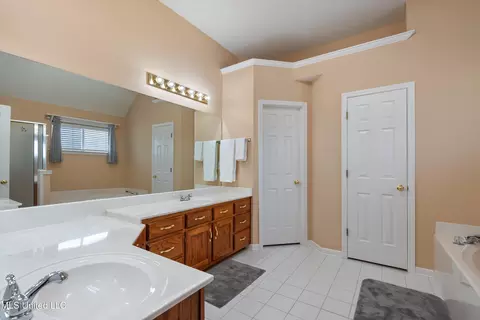 Bath - 1283 Caleb Ln, Coldwater, MS 38618 photo 1 of 4
