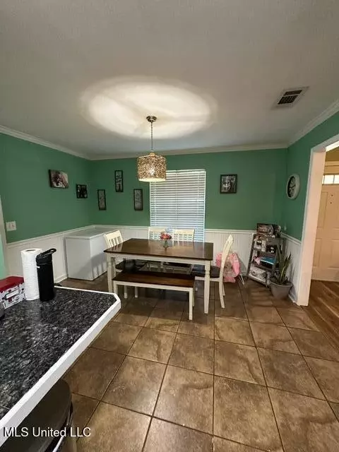 Dining - 133 Windchase, Brandon, MS 39042 photo 5 of 5