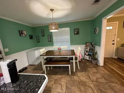 Dining - 133 Windchase, Brandon, MS 39042 photo 4 of 5