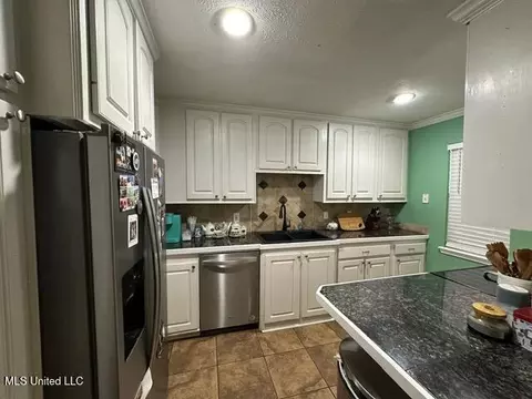 Kitchen - 133 Windchase, Brandon, MS 39042 photo 1 of 3