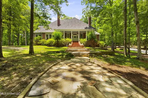 169 Pine Hill Dr, Brandon, MS 39047