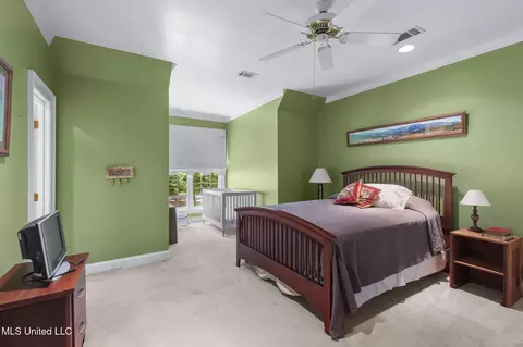 Bedroom - 169 Pine Hill Dr, Brandon, MS 39047 photo 9 of 11