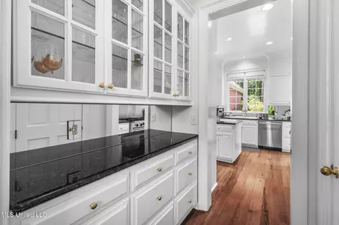 Kitchen - 169 Pine Hill Dr, Brandon, MS 39047 photo 10 of 10