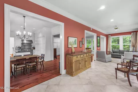 Entry Way - 169 Pine Hill Dr, Brandon, MS 39047 photo 4 of 16
