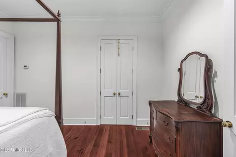 Bedroom - 169 Pine Hill Dr, Brandon, MS 39047 photo 3 of 11