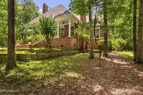 Exterior - 169 Pine Hill Dr, Brandon, MS 39047 photo 2 of 26