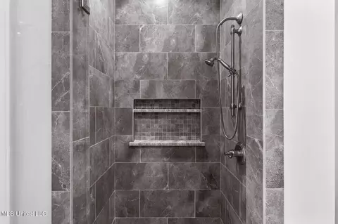Bath - 169 Pine Hill Dr, Brandon, MS 39047 photo 6 of 12