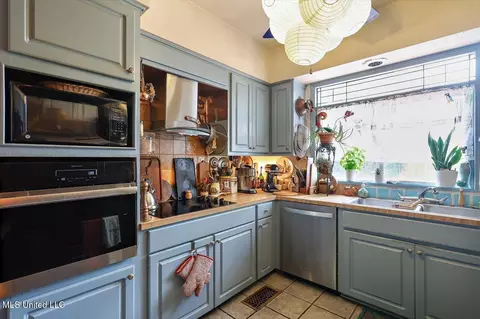 Kitchen - 1032 Meadowbrook Rd, Jackson, MS 39206 photo 1 of 5