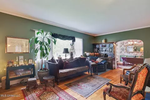 Living - 1032 Meadowbrook Rd, Jackson, MS 39206 photo 1 of 5