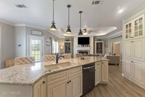 Kitchen - 1223 Weeks Rd, Lucedale, MS 39452 photo 3 of 4