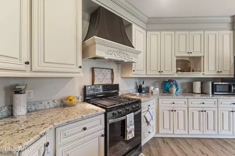 Kitchen - 1223 Weeks Rd, Lucedale, MS 39452 photo 4 of 4