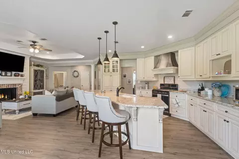 Kitchen - 1223 Weeks Rd, Lucedale, MS 39452 photo 2 of 4
