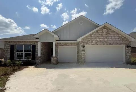 17105 River Hills Dr, Gulfport, MS 39503